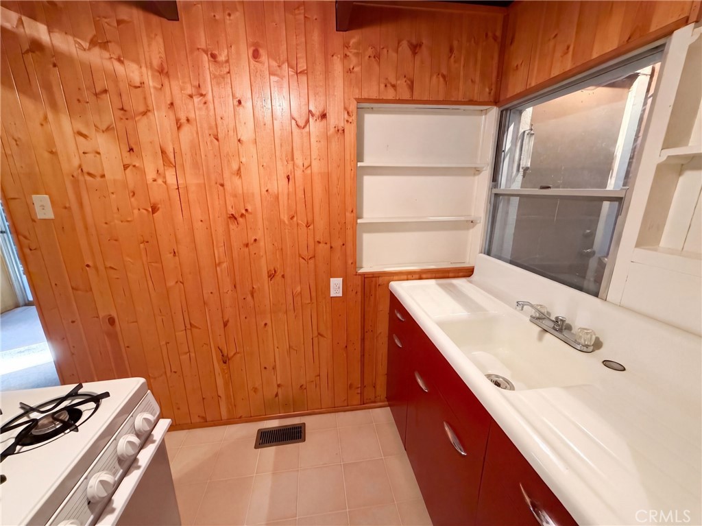 23679 Hillside Property Photo 7