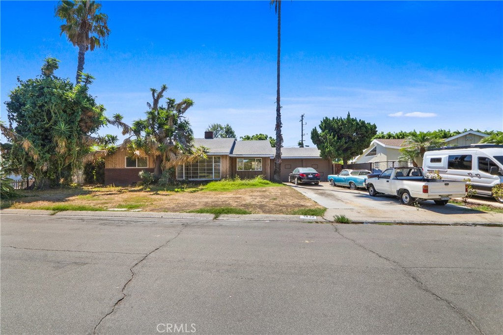 1432 W Birchmont Property Photo 1