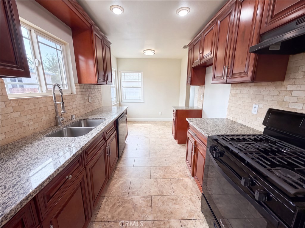 16515 Rosemary Property Photo 2