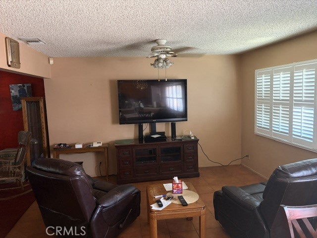 944 Kenwood Property Photo 4