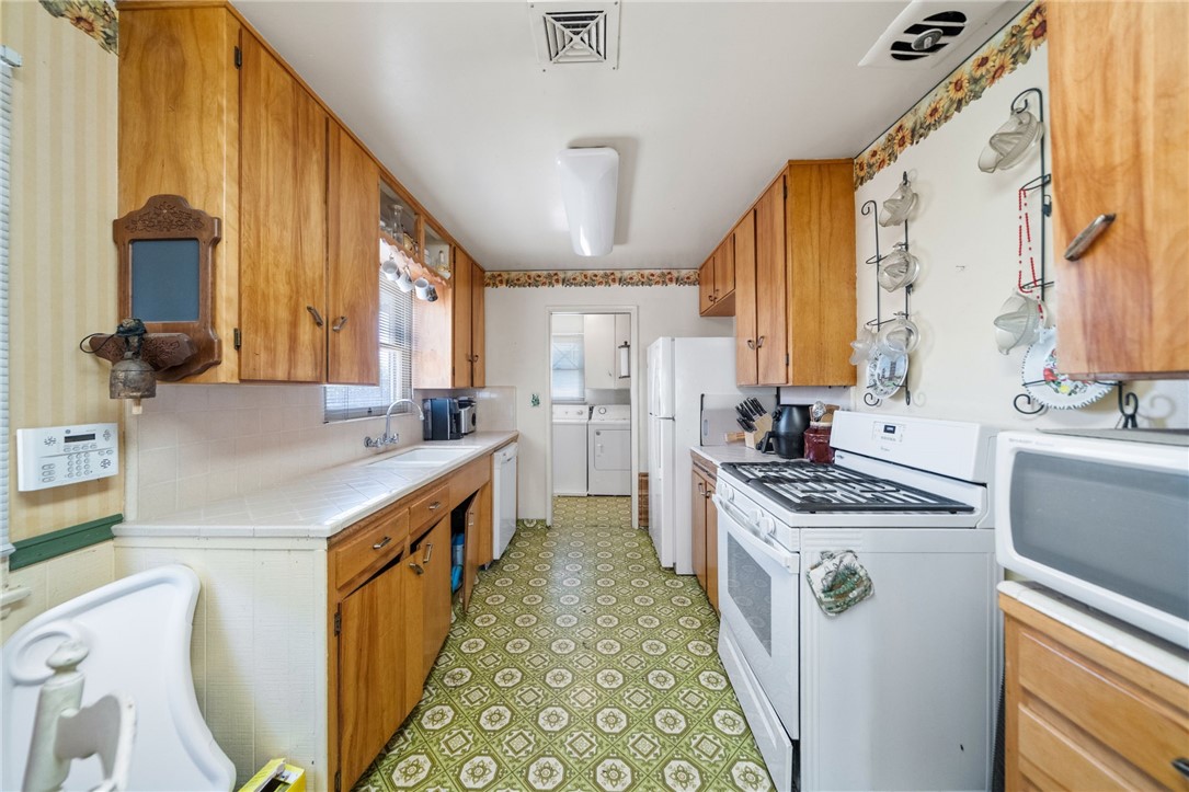 5433 Rochester Street Property Photo 4