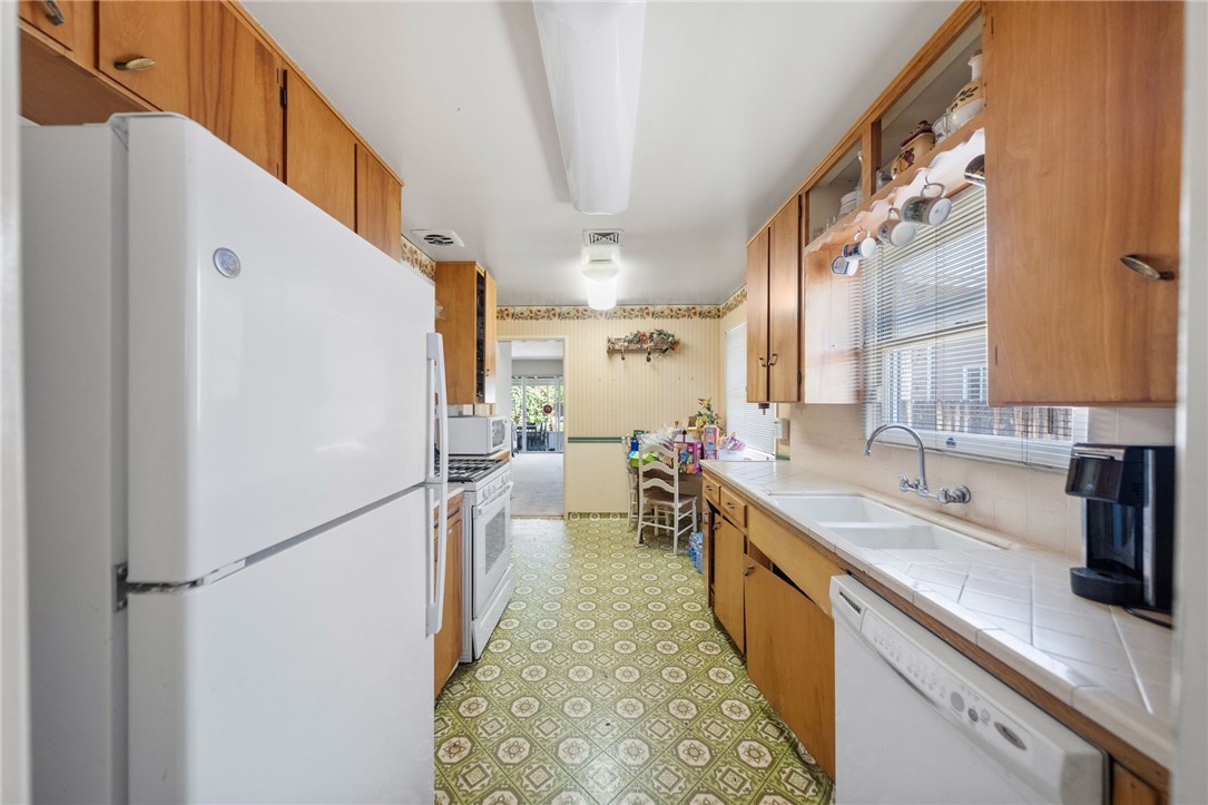 5433 Rochester Street Property Photo 5