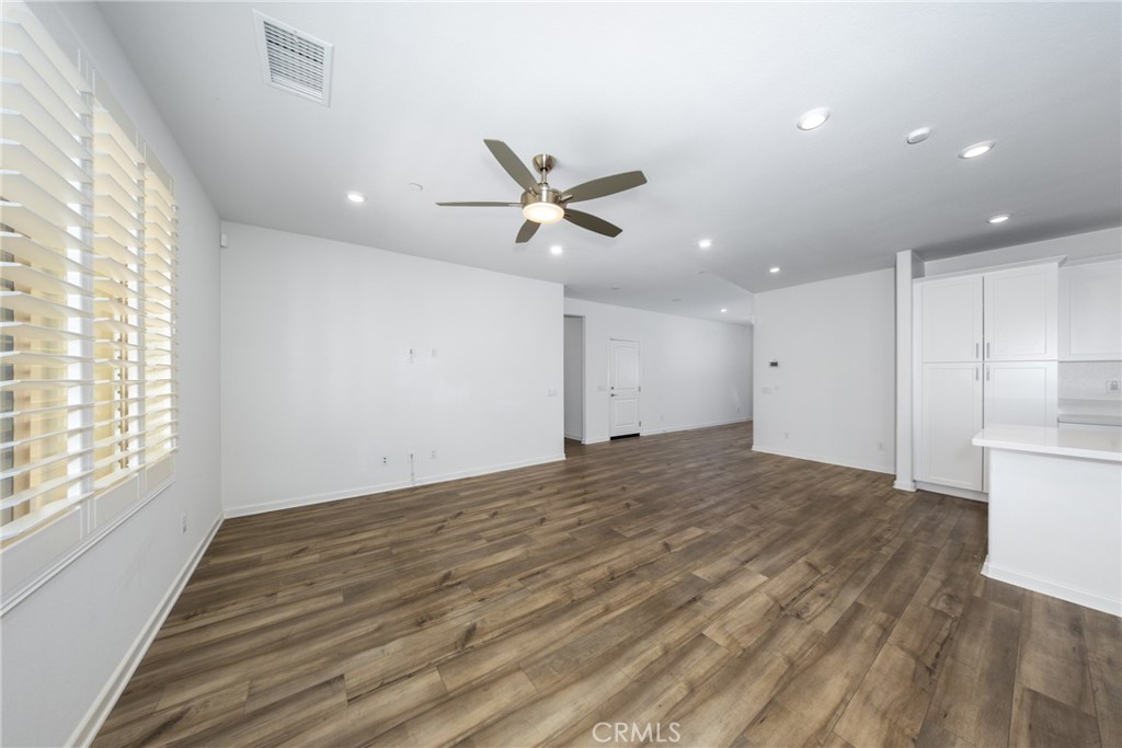 493 N Pinewood Avenue Property Photo 7