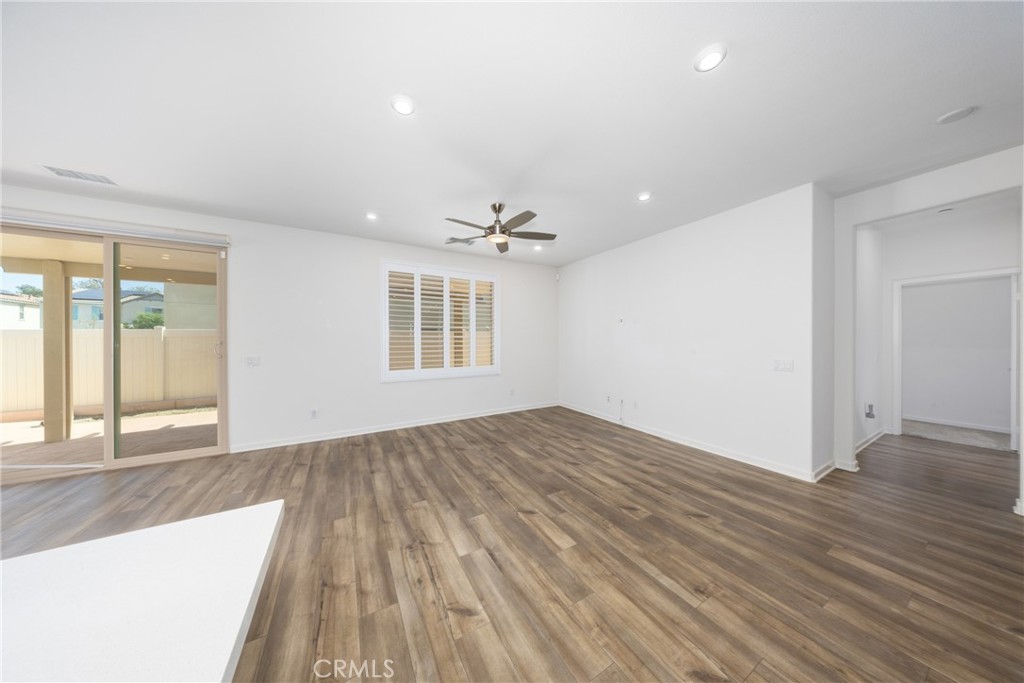 493 N Pinewood Avenue Property Photo 11