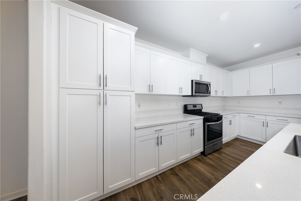 493 N Pinewood Avenue Property Photo 14