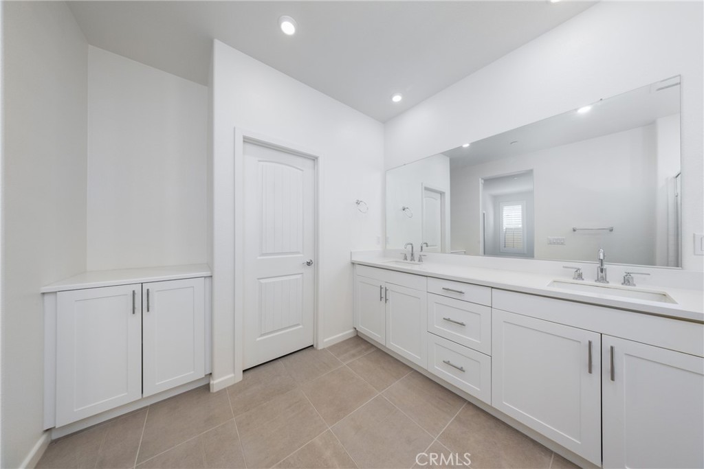 493 N Pinewood Avenue Property Photo 18