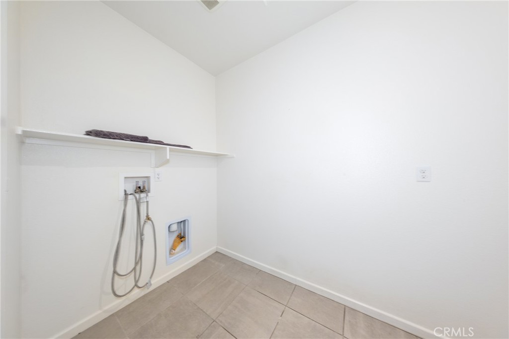 493 N Pinewood Avenue Property Photo 21