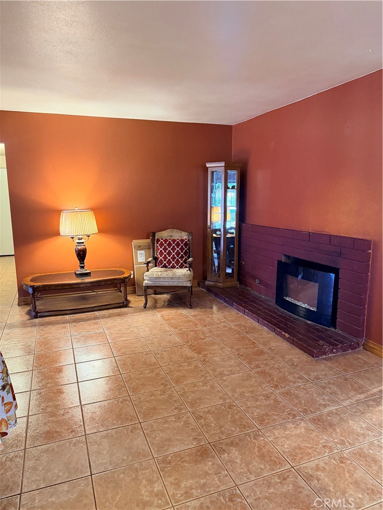 1911 Holly Avenue Property Photo 4