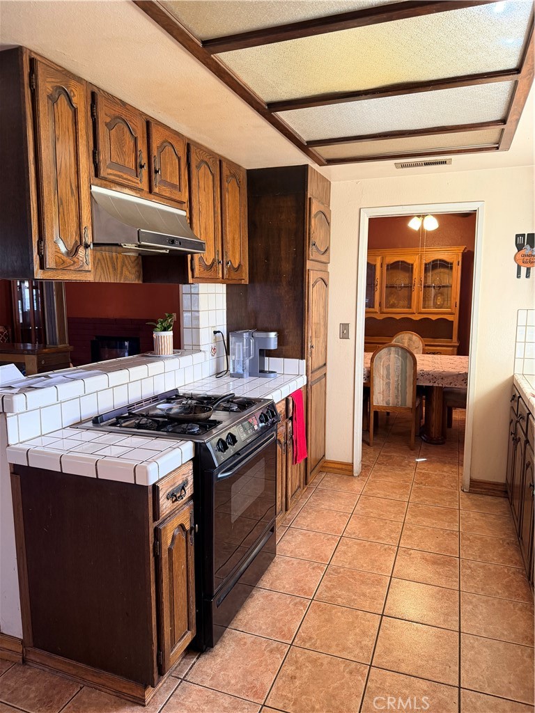 1911 Holly Avenue Property Photo 7