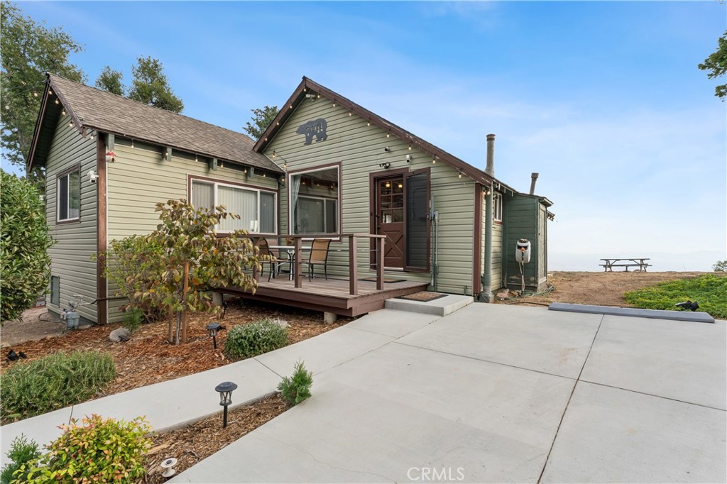 24187 Rockview Property Photo 5