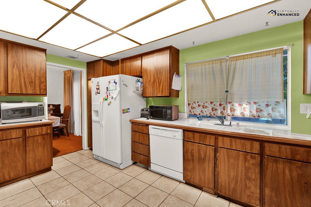 2538 E Canterbury E Property Photo 7