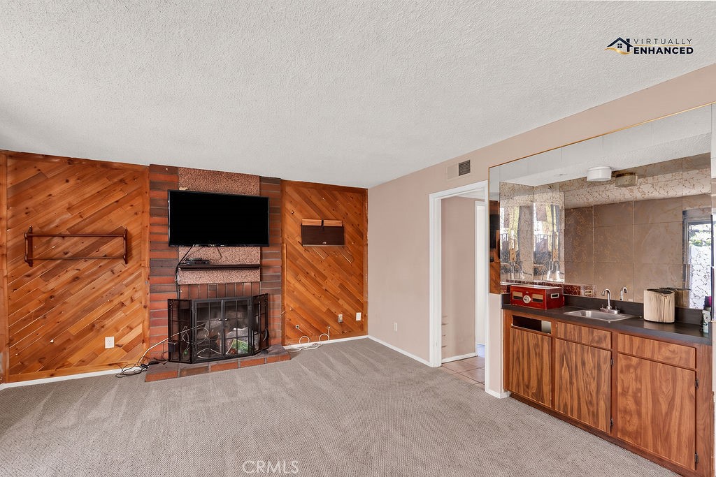 2538 E Canterbury E Property Photo 8