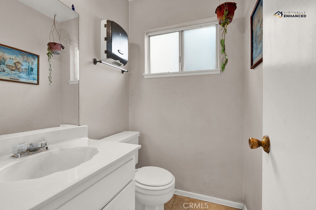 2538 E Canterbury E Property Photo 9