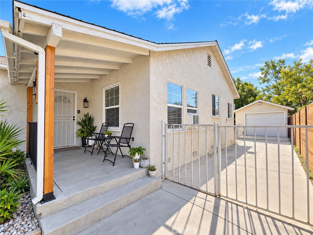 2784 N Mountain View Avenue Property Photo 2