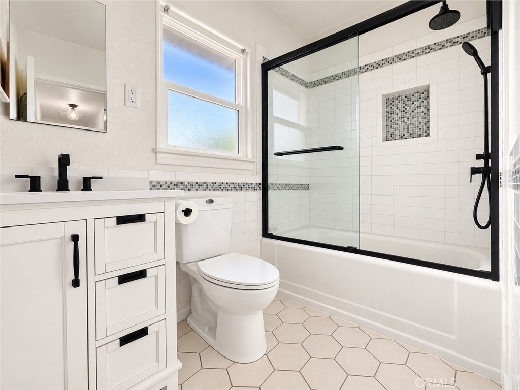2784 N Mountain View Avenue Property Photo 8