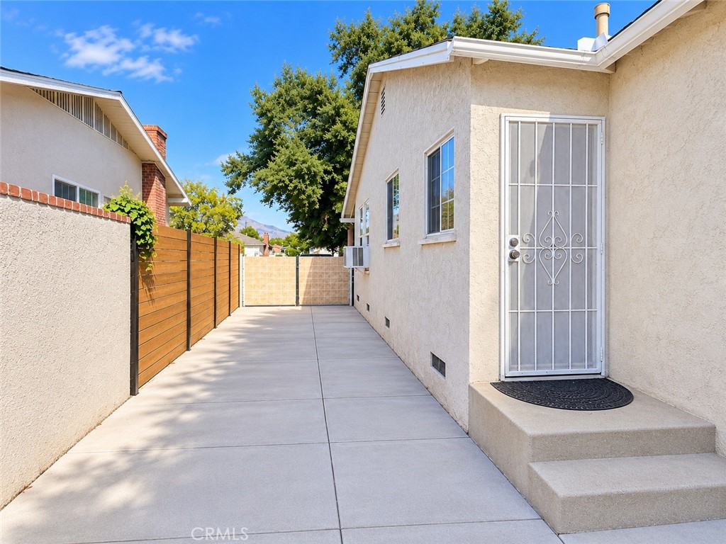 2784 N Mountain View Avenue Property Photo 21