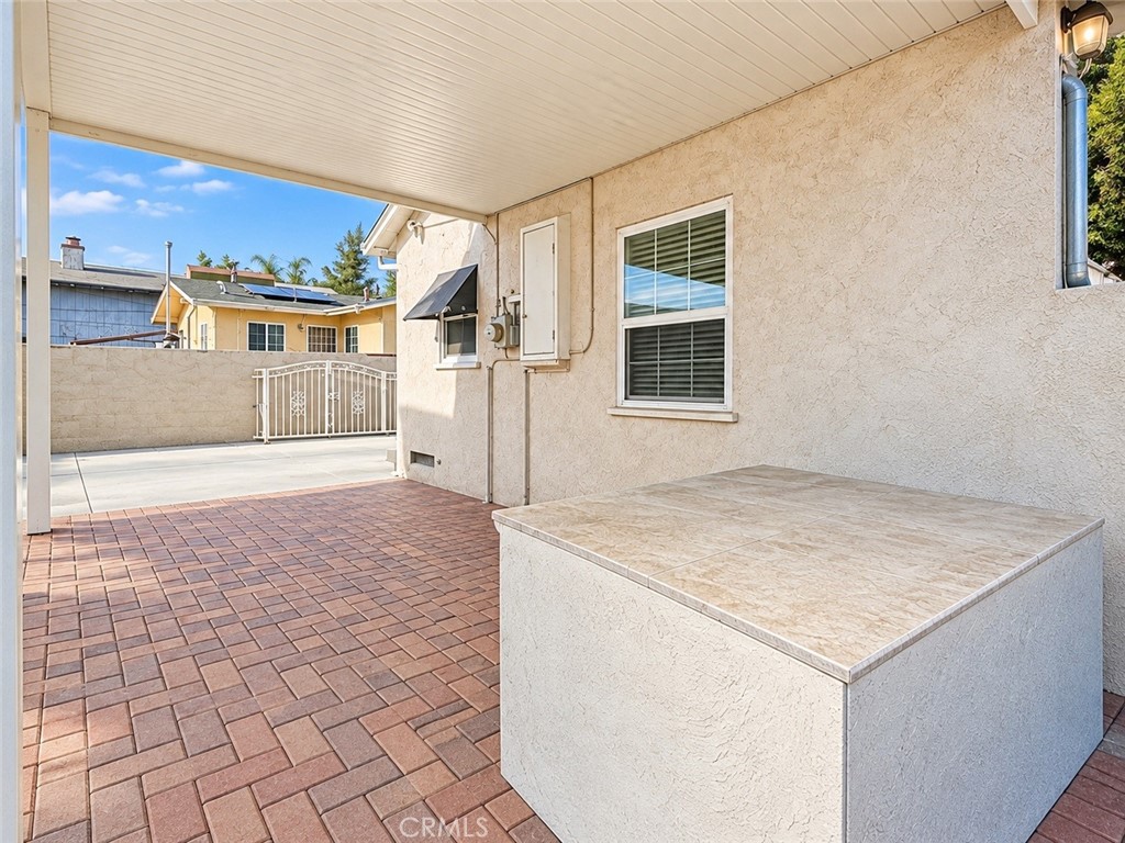 2784 N Mountain View Avenue Property Photo 23