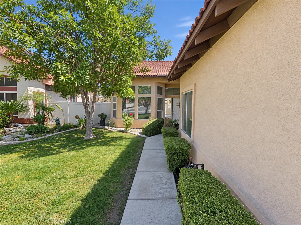 16786 Via Pamplona Property Photo 2