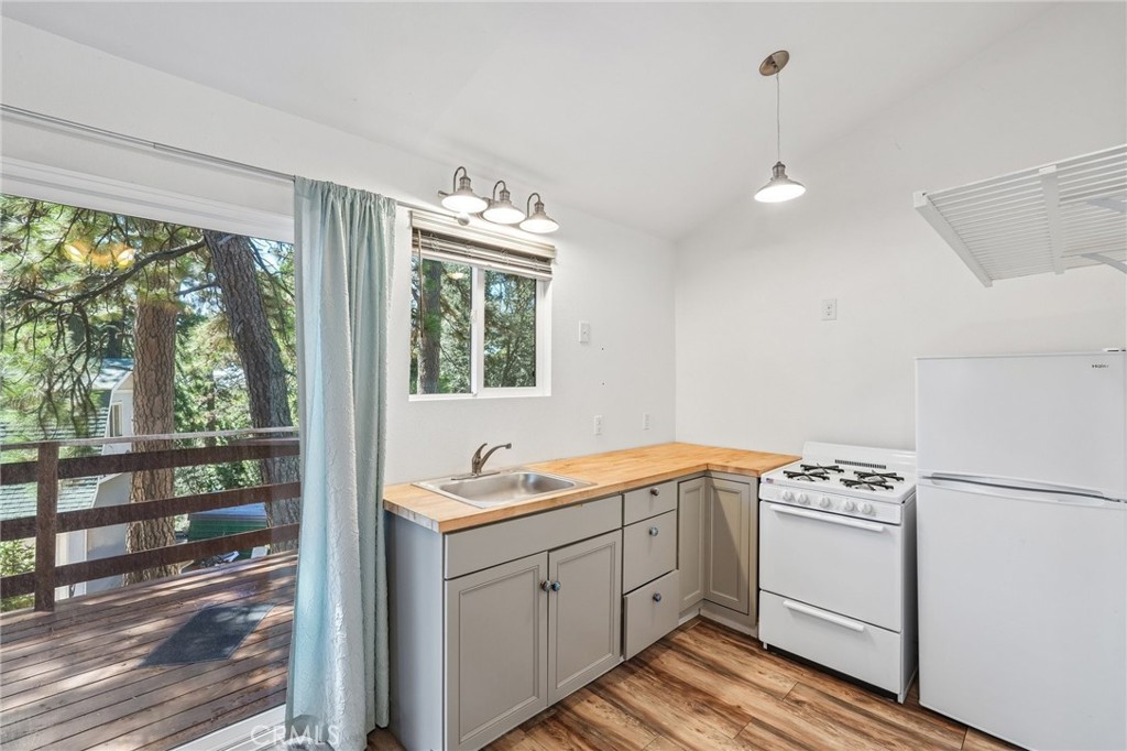 21461 Crest Forest Property Photo 14
