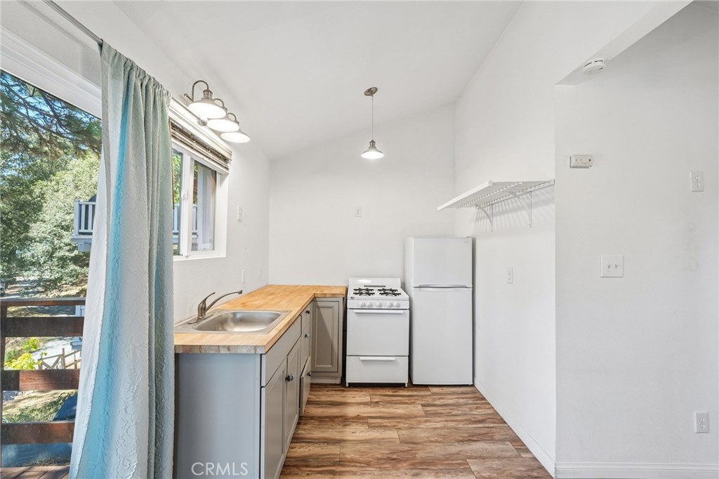 21461 Crest Forest Property Photo 15