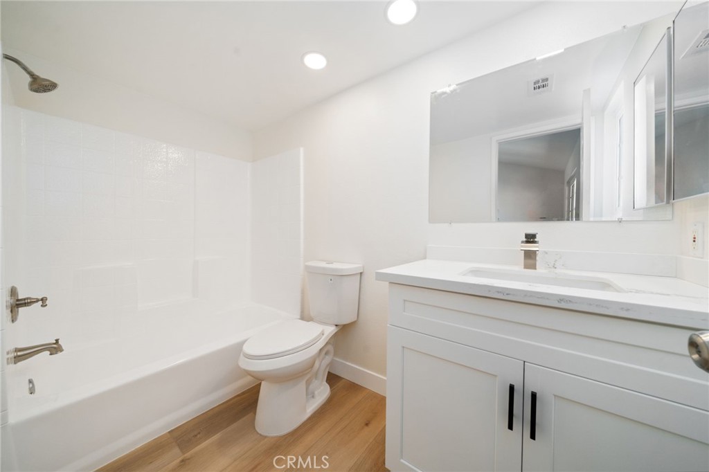 1419 W 179th 17 Property Photo 18