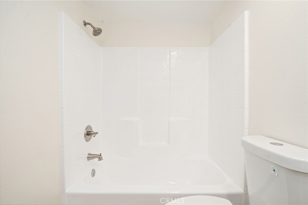 1419 W 179th 17 Property Photo 19