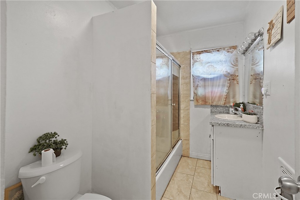 332 W 11th Street Property Photo 18