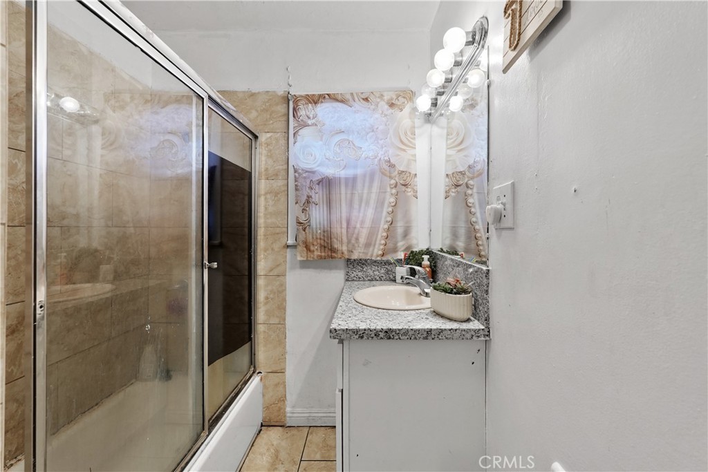 332 W 11th Street Property Photo 19
