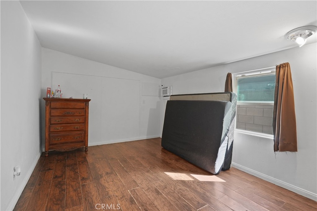 332 W 11th Street Property Photo 20