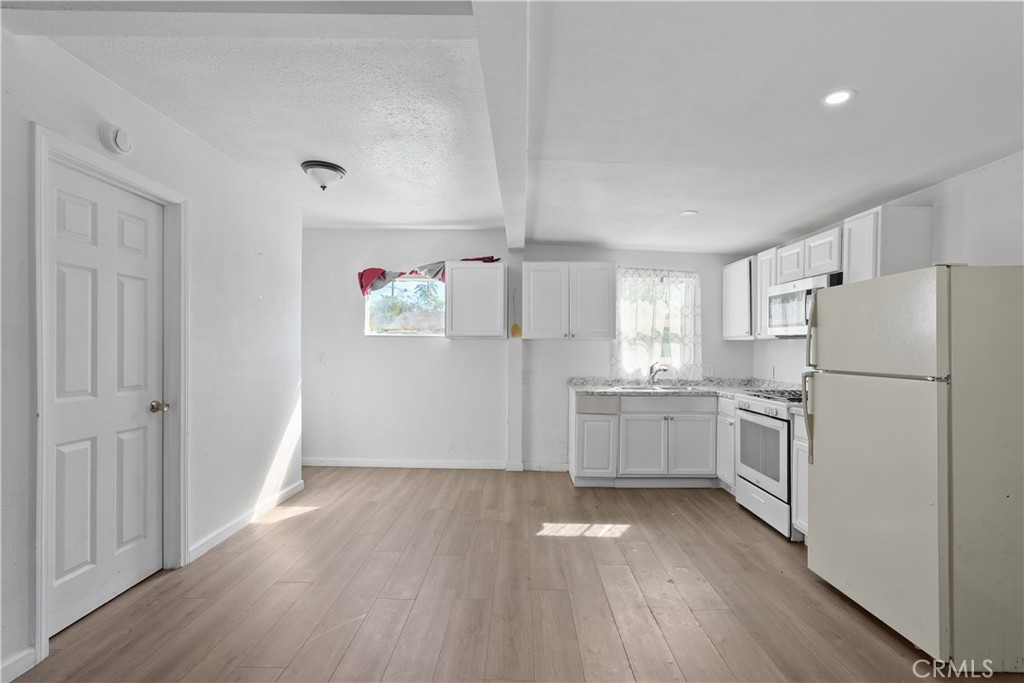 332 W 11th Street Property Photo 40