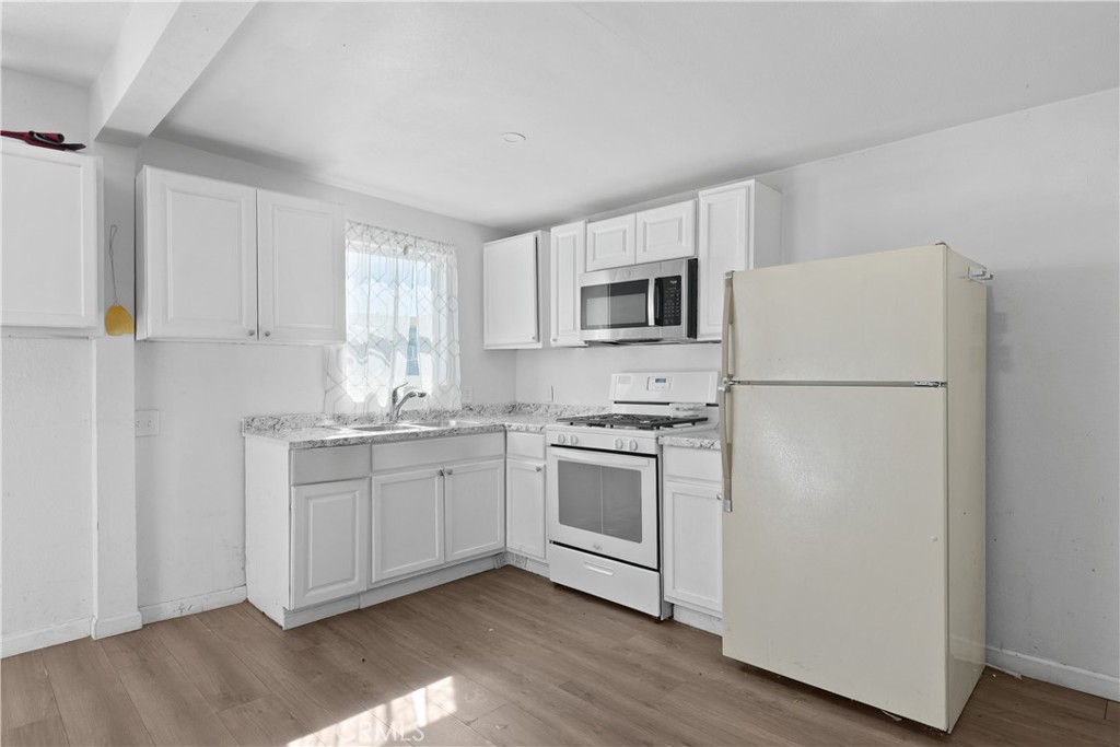 332 W 11th Street Property Photo 42