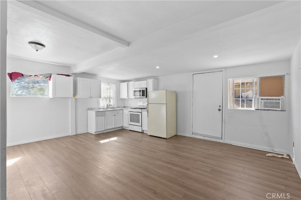 332 W 11th Street Property Photo 43
