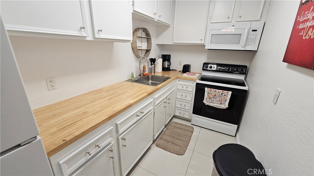 2857 N Los Felices Property Photo 13