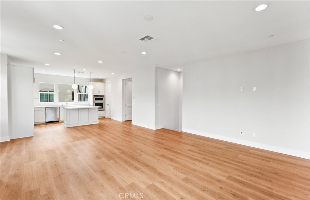 100 Pickwick Lane Property Photo 7