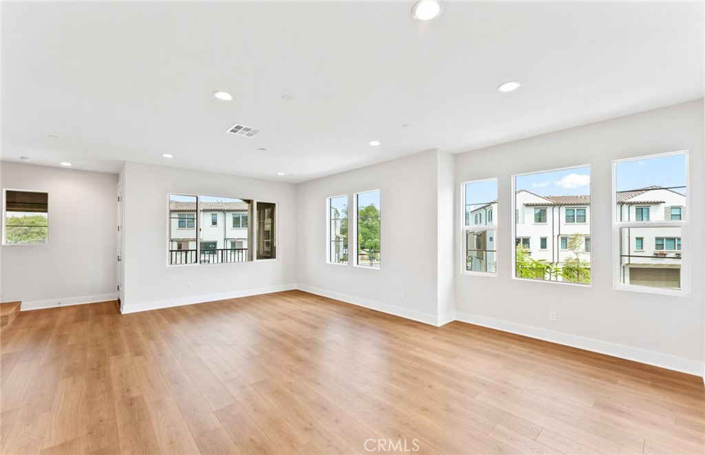 100 Pickwick Lane Property Photo 8