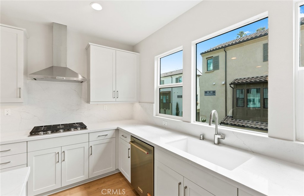 100 Pickwick Lane Property Photo 12
