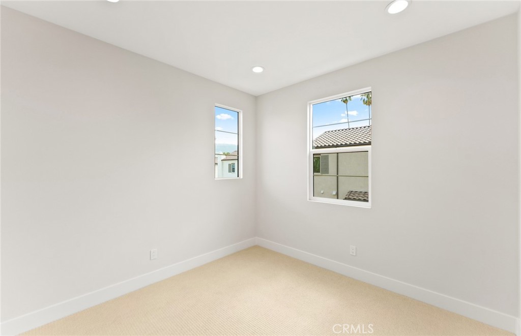 100 Pickwick Lane Property Photo 27