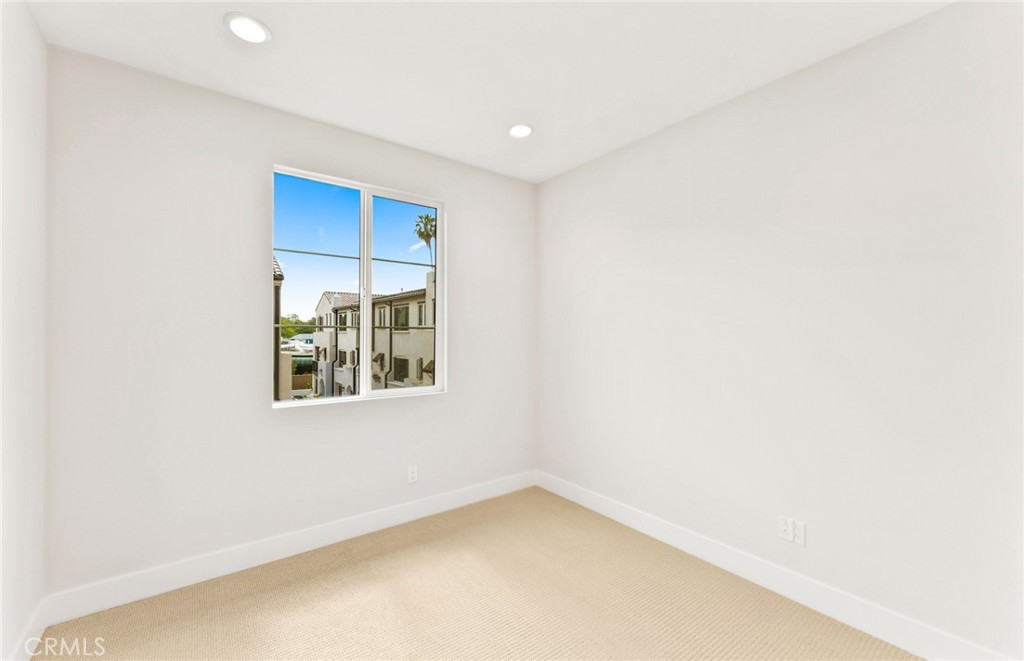 100 Pickwick Lane Property Photo 28