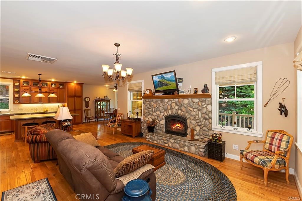 26548 Blackfoot E Property Photo 5