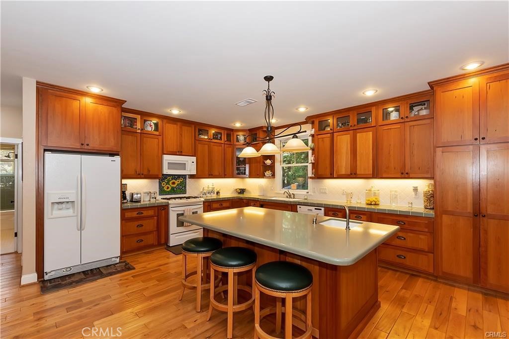 26548 Blackfoot E Property Photo 8