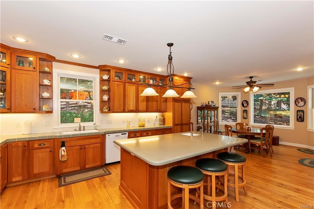 26548 Blackfoot E Property Photo 9