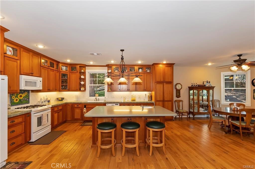 26548 Blackfoot E Property Photo 11