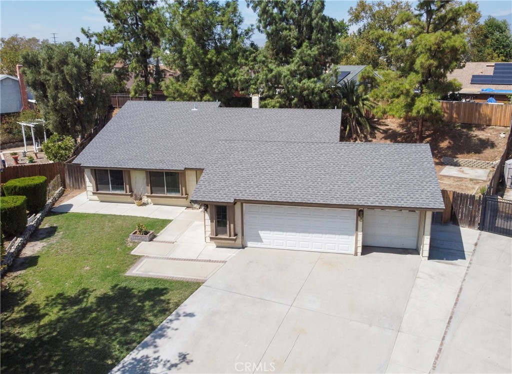 2395 Marigold Property Photo 2