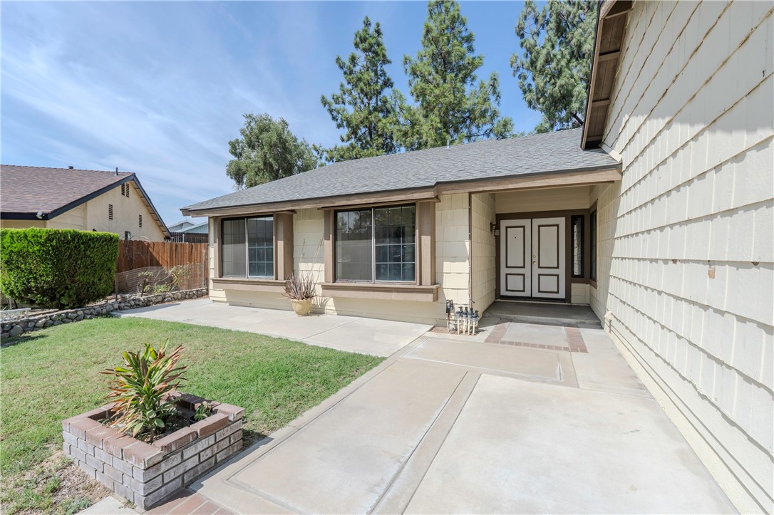 2395 Marigold Property Photo 3