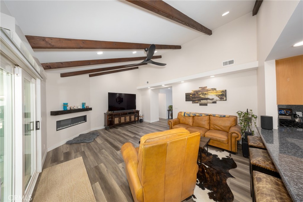 669 W Cheshire Street Property Photo 2