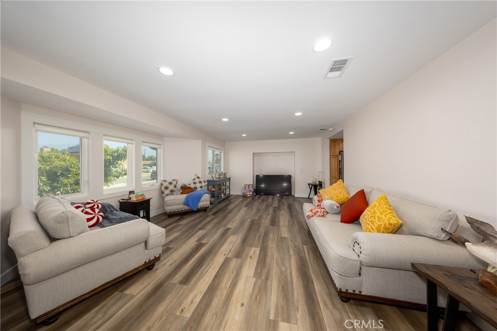 669 W Cheshire Street Property Photo 8