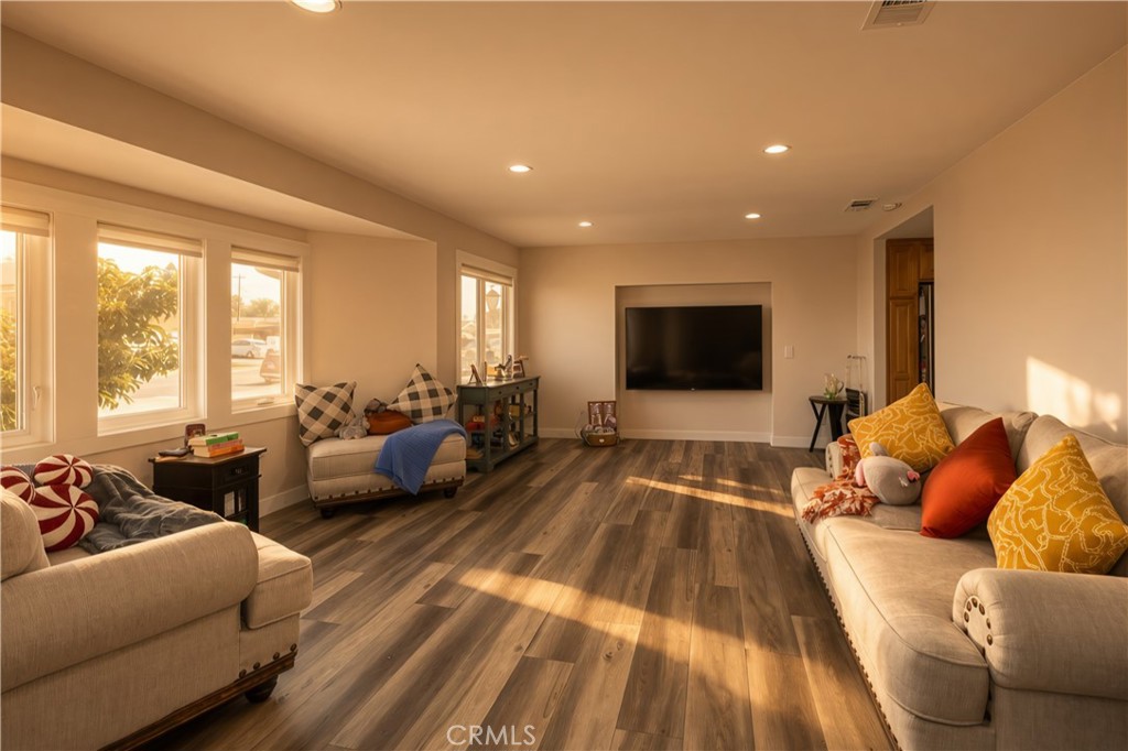 669 W Cheshire Street Property Photo 9