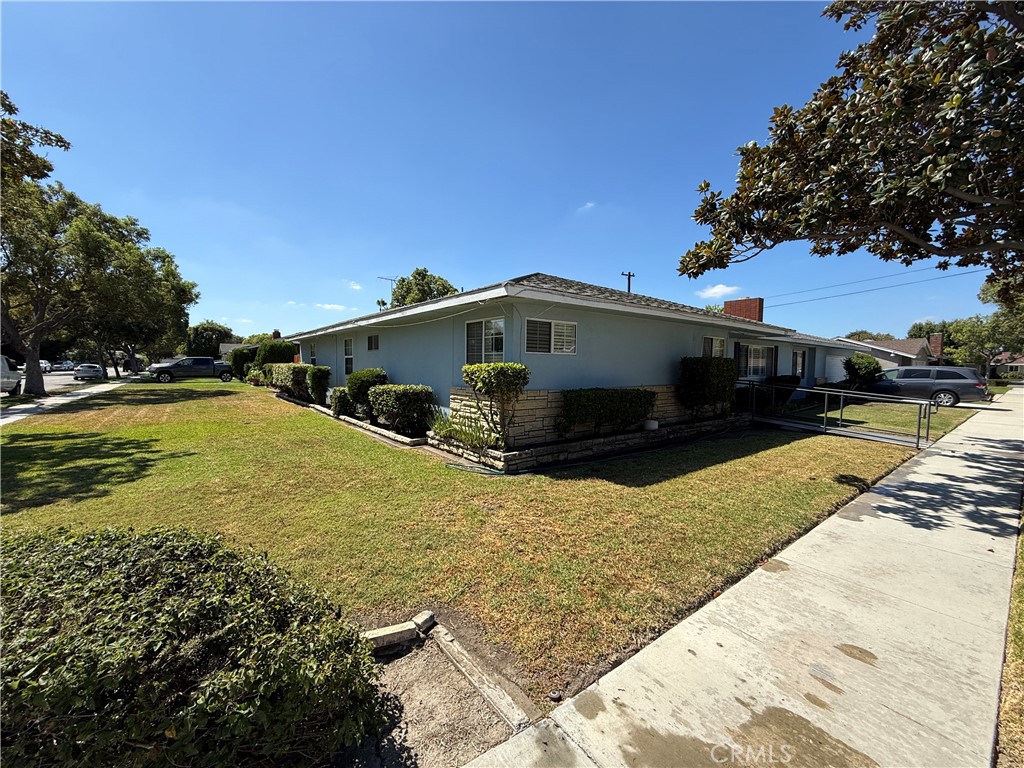 829 S Clementine Property Photo 2