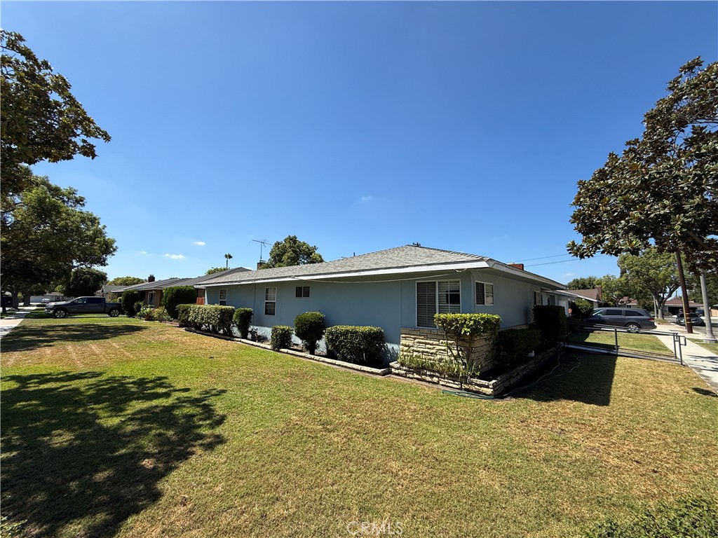 829 S Clementine Property Photo 3