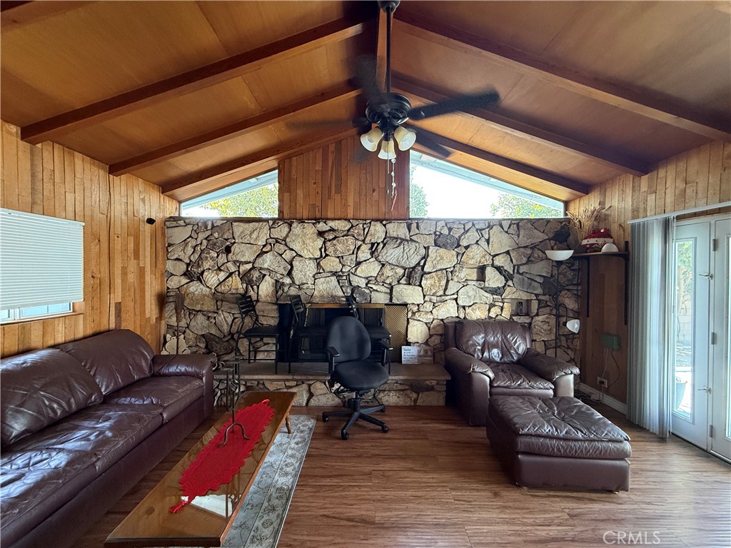 829 S Clementine Property Photo 5